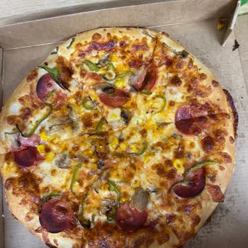 Pizza Hut Pizza Üzerindeki Kıl