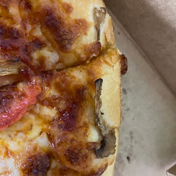 Pizza Hut Pizza Üzerindeki Kıl