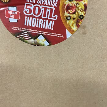 Pizza Hut Pizza Üzerindeki Kıl