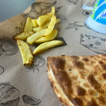Domino's Pizza Erdemli Kontrol Edilmeli. Çok Kirli Ve İlgisiz.