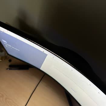 Samsung Odyssey G5 Monitor Panel and Screen Separated