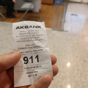 Akbank Bankada Personel Yok, Var Olanda Ortada Yok