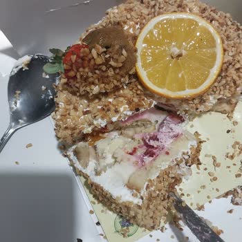 Ançera Pastanesi Pastanın İçinde Meyve Yok.