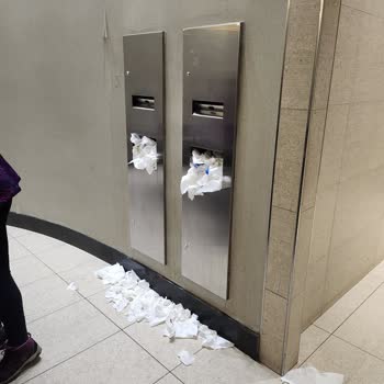 Hilltown AVM İstanbul Tuvalet Kirliliği Hakkında