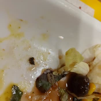 Tavuk Dünyası Denizli Şubesinin Yenilmeyecek Ürünler Çıkarması