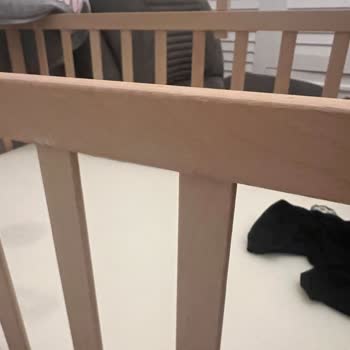 Ebebek Baby Plus Doğal Ahşap Anne Yanı Karyola Kıymık Dolu