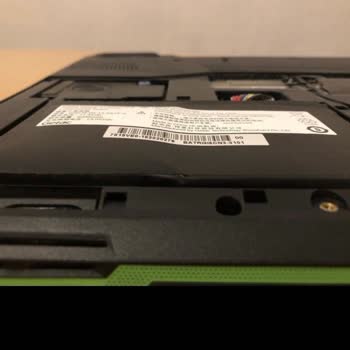 Monster Laptop Alırken 10 Kere Daha Düşün Bataryası Davul Gibi Şişiyor