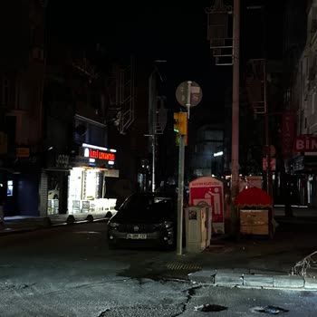 Boğaziçi Elektrik Aylardır Trafik Lambalarını Onarmıyor