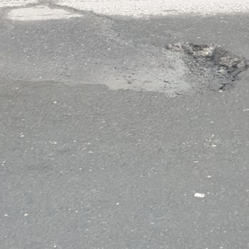 EyüpSultan Belediyesi Yoldaki Çökme Göçme