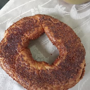 Hacıbaba Pastaneleri Diyarbakır Toplukonut Şubesinde Bayat Simit.