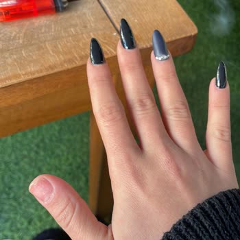 La Liva Beauty Studio Academy Protez Tırnak Hayal Kırıklığı