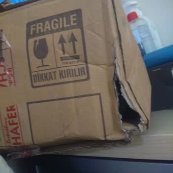 Sürat Kargo Kolimi Ezilmiş İçindeki Tabağı Kırık Halde Teslim Aldım