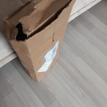 PTT Kargo Kutu Dağılmış Halde