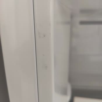 Beko Yeni Buzdolabında Çiziklerin Tespiti Ve Değişim Talebi