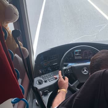 Öz Elazığlılar Turizm Elazığlılar Otobüsünde Çalışanlar Sigara İçiyor Ve Saygısızlık Ediyor.