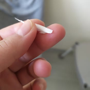 Molfix Bezin İçinden Çıkan Beyaz Sert Cisim