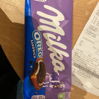 Milka Oreo Sandwich Ürününün İçerisinden İp Çıkması