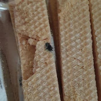 Eti Gıda Eti Hoşbeş'in İçinden Çıkan Siyah Cisim