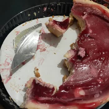 A101 Cheesecake Küflü Ve İçinden Metal Çıktı