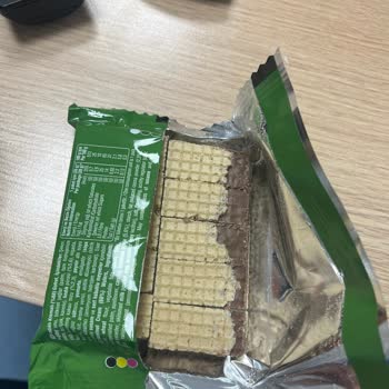 Ülker 9 Kat Tat Gofretin Üst Katı Da Yok