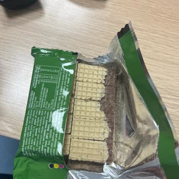 Ülker 9 Kat Tat Gofretin Üst Katı Da Yok