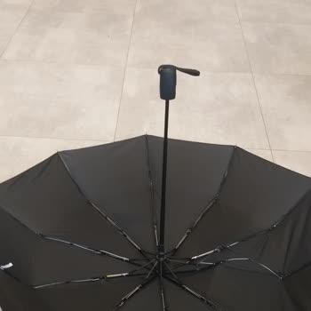 Teksinn Alışveriş Ve Mağazacılık Şemsiyenin 5dk Da Kırık Olması