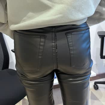 Pull And Bear Aralık Ayında Aldığım Deri Pantolon 2. Giyimimde Yırtıldı