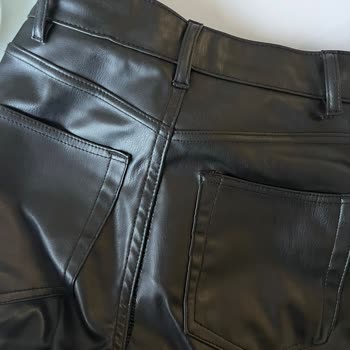 Pull And Bear Aralık Ayında Aldığım Deri Pantolon 2. Giyimimde Yırtıldı