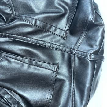 Pull And Bear Aralık Ayında Aldığım Deri Pantolon 2. Giyimimde Yırtıldı