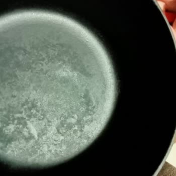 Lava Döküm Tencere Kaplama Atması