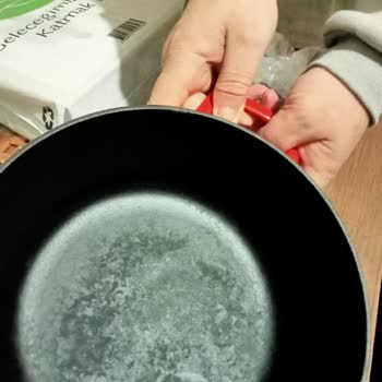 Lava Döküm Tencere Kaplama Atması