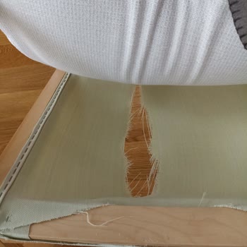 IKEA Sallanan Sandalye Oturma Alt Kumaşının Yırtılması