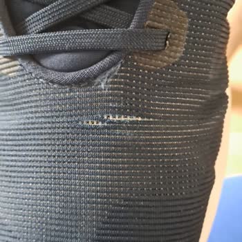 Intersport Çok Az Kullanılmasına Rağmen Ön Tarafı Yırtılan Ayakkabı