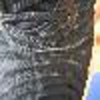 Intersport Çok Az Kullanılmasına Rağmen Ön Tarafı Yırtılan Ayakkabı