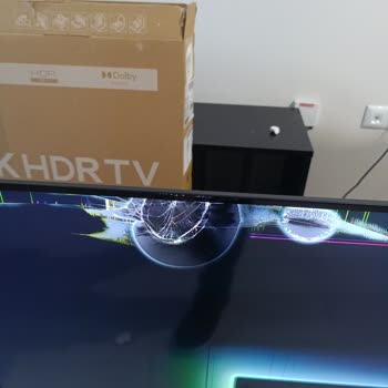 TCL TV Ekran Kırılması