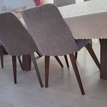 Kelebek Mobilya Sandalyelerimi Farklı Renkte Getirdi.