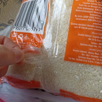 BİM Markette Ambalajı Yırtılan Ve Bantlanan Pirinç Satışı