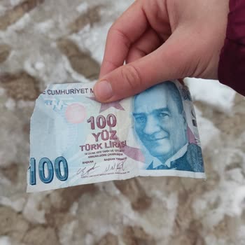 İş Bankası Parayı Yırtan Bankamatik