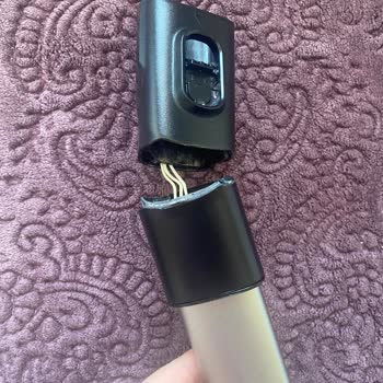 PHILIPS Ev Aletleri Philips Dikey Süpürge Boru Kısmı Nasıl Kırılabilir?