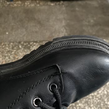 Hotiç Ayakkabı Yeni Aldığım Botum Yırtıldı