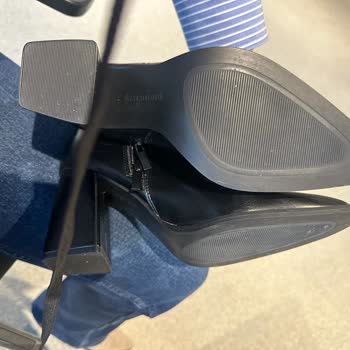 Stradivarius Yarım Gün Giydiğim Üzeri Kırılan Çizmesini İade Almadı