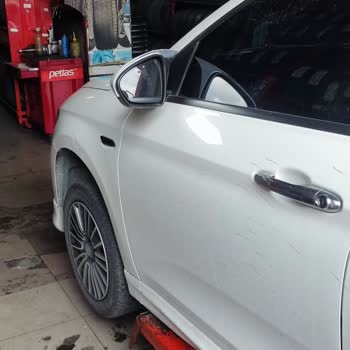 Petlas Arabamı Liftten Düşürdü