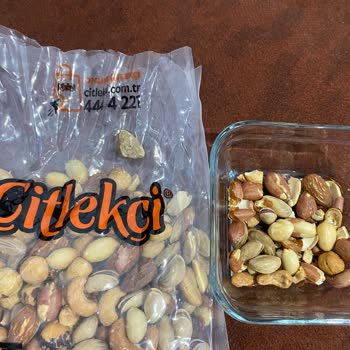 Çitlekçi Çerezlerinden Çıkan Taş