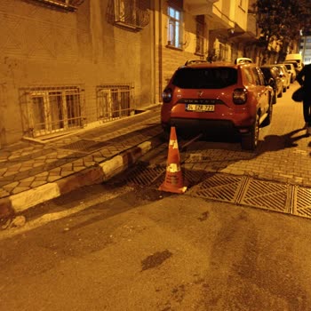 İBB - İstanbul Büyükşehir Belediyesi Sokak Aralarına Duba Konulması