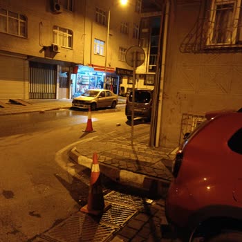 İBB - İstanbul Büyükşehir Belediyesi Sokak Aralarına Duba Konulması