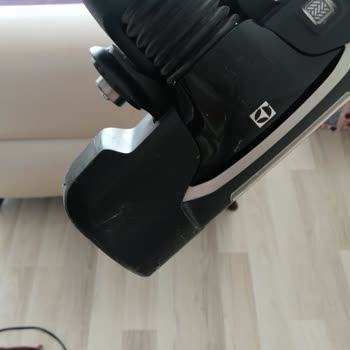 Electrolux Süpürgemin Tekeri Kırıldı