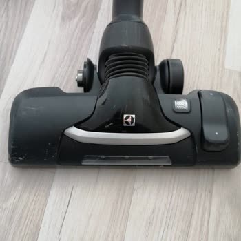 Electrolux Süpürgemin Tekeri Kırıldı