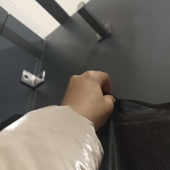 İGA İstanbul Havalimanı Lavabolar Daki Askılık Problemi