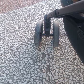 Prava Bebek Arabaları Tekerleği Zikzak Çiziyor