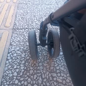 Prava Bebek Arabaları Tekerleği Zikzak Çiziyor